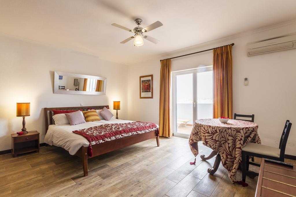 Holiday Lagos Hotel ภายนอก รูปภาพ
