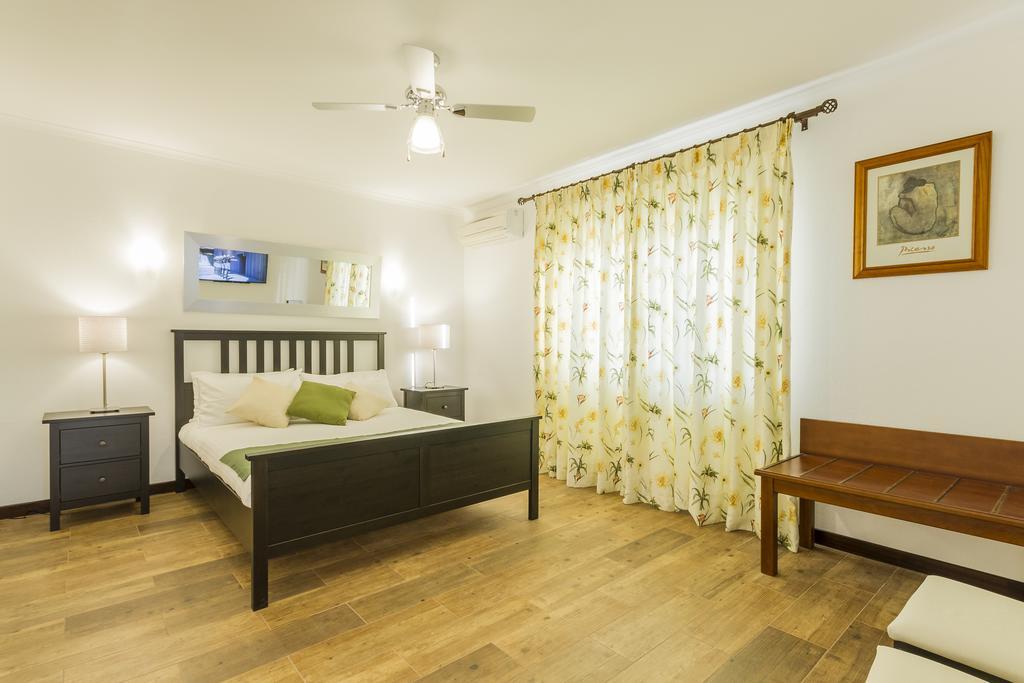 Holiday Lagos Hotel ภายนอก รูปภาพ