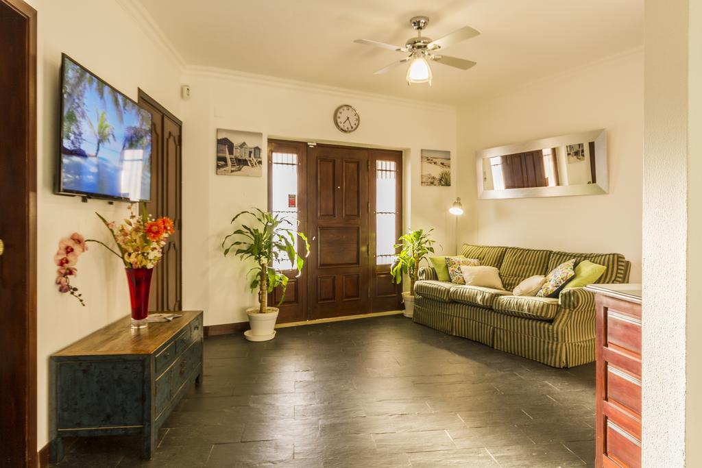 Holiday Lagos Hotel ภายนอก รูปภาพ